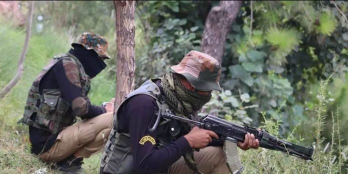 ജമ്മുകശ്മീരില് ഏറ്റുമുട്ടല് ; മൂന്ന് ഭീകരരെ സൈന്യം വധിച്ചു ജമ്മുകശ്മീരില് ഏറ്റുമുട്ടല് ; മൂന്ന് ഭീകരരെ സൈന്യം വധിച്ചു