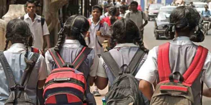 തമിഴ്നാട്ടിലും തെലങ്കാനയിലും സ്കൂളുകളില് കോവിഡ് ക്ലസ്റ്ററുകള് ; വിദ്യാര്ത്ഥികളെയും ജീവനക്കരെയും പരിശോധനയ്ക്ക് വിധേയമാക്കും തമിഴ്നാട്ടിലും തെലങ്കാനയിലും സ്കൂളുകളില് കോവിഡ് ക്ലസ്റ്ററുകള് ; വിദ്യാര്ത്ഥികളെയും ജീവനക്കരെയും പരിശോധനയ്ക്ക് വിധേയമാക്കും