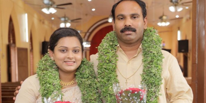 രേഷ്മ മറിയം റോയി ഇനി വർഗീസ് ബേബിക്ക് സ്വന്തം ; പ്രായം കുറഞ്ഞ പഞ്ചായത്ത് പ്രസിഡൻ്റ് വിവാഹിതയായി രേഷ്മ മറിയം റോയി ഇനി വർഗീസ് ബേബിക്ക് സ്വന്തം ; പ്രായം കുറഞ്ഞ പഞ്ചായത്ത് പ്രസിഡൻ്റ് വിവാഹിതയായി