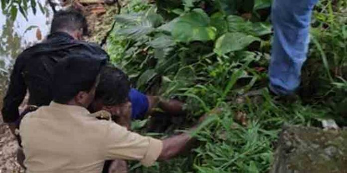 അടിപിടിക്കേസ് പ്രതി പുഴയില് ചാടി മരിച്ച സംഭവo : പോലീസുകാർക്ക് സസ്പെൻഷൻ അടിപിടിക്കേസ് പ്രതി പുഴയില് ചാടി മരിച്ച സംഭവo : പോലീസുകാർക്ക് സസ്പെൻഷൻ