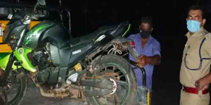 ജോലി കഴിഞ്ഞ് മടങ്ങിയ നഴ്സിനെ ബൈക്ക് ഇടിപ്പിച്ച് കൊലപ്പെടുത്താന് ശ്രമം ജോലി കഴിഞ്ഞ് മടങ്ങിയ നഴ്സിനെ ബൈക്ക് ഇടിപ്പിച്ച് കൊലപ്പെടുത്താന് ശ്രമം