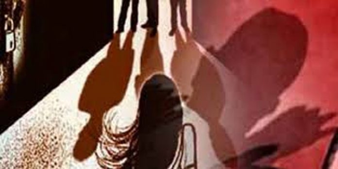 ഉത്തർപ്രദേശിൽ 20കാരി കൂട്ട ബലാത്സംഗത്തിനിരയായി ; രണ്ട് പേർ അറസ്റ്റിൽ ഉത്തർപ്രദേശിൽ 20കാരി കൂട്ട ബലാത്സംഗത്തിനിരയായി ; രണ്ട് പേർ അറസ്റ്റിൽ