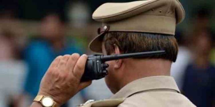 കിറ്റക്സ് കമ്പനിയിലെ അന്യ സംസ്ഥാന തൊഴിലാളികൾ പോലീസിനെ ആക്രമിച്ചു കിറ്റക്സ് കമ്പനിയിലെ അന്യ സംസ്ഥാന തൊഴിലാളികൾ പോലീസിനെ ആക്രമിച്ചു