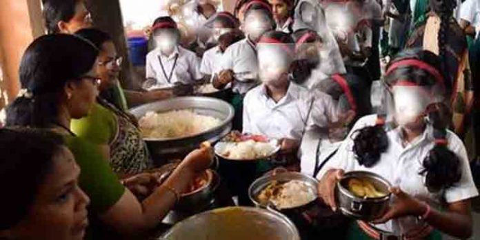 സര്ക്കാര് നല്കുന്ന തുച്ഛമായ തുക തികയില്ല ; വിദ്യാര്ത്ഥികള്ക്കുള്ള ഉച്ചഭക്ഷണ വിതരണം പ്രതിസന്ധിയിലേയ്ക്ക് സര്ക്കാര് നല്കുന്ന തുച്ഛമായ തുക തികയില്ല ; വിദ്യാര്ത്ഥികള്ക്കുള്ള ഉച്ചഭക്ഷണ വിതരണം പ്രതിസന്ധിയിലേയ്ക്ക്