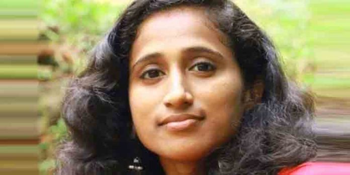 ആംബുലന്സിന്റെ വളയം പിടിച്ച വളയിട്ട കൈകള്ക്ക് ഇക്കൊല്ലത്തെ പത്മിനി വര്ക്കി പുരസ്ക്കാരം ആംബുലന്സിന്റെ വളയം പിടിച്ച വളയിട്ട കൈകള്ക്ക് ഇക്കൊല്ലത്തെ പത്മിനി വര്ക്കി പുരസ്ക്കാരം