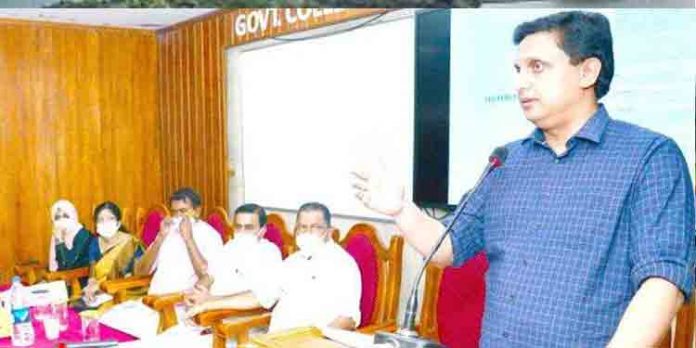 കുഴികള് രൂപപ്പെടുന്നത് വരെ കാത്തിരിക്കേണ്ട, അറ്റകുറ്റപ്പണികള് ഉടന് പൂര്ത്തിയാക്കണം : മുഹമ്മദ് റിയാസ് കുഴികള് രൂപപ്പെടുന്നത് വരെ കാത്തിരിക്കേണ്ട, അറ്റകുറ്റപ്പണികള് ഉടന് പൂര്ത്തിയാക്കണം : മുഹമ്മദ് റിയാസ്