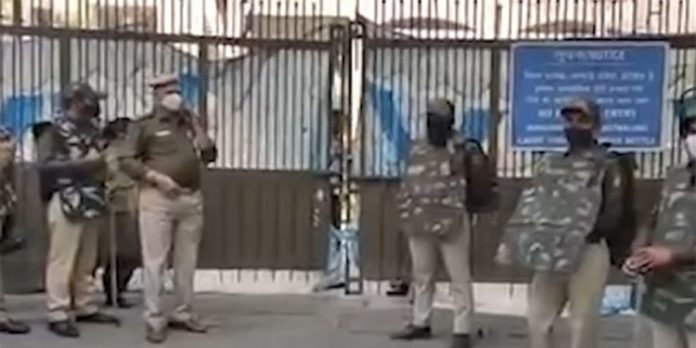 രോഹിണി കോടതിയിൽ പൊട്ടിത്തെറിച്ചത് ലാപ്ടോപ് ബാഗ് ; സ്ഫോടനത്തിൽ ഒരാൾക്ക് പരിക്ക് രോഹിണി കോടതിയിൽ പൊട്ടിത്തെറിച്ചത് ലാപ്ടോപ് ബാഗ് ; സ്ഫോടനത്തിൽ ഒരാൾക്ക് പരിക്ക്