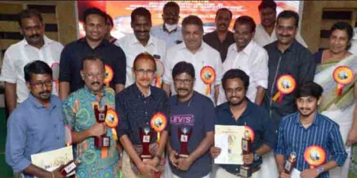 യുവജനക്ഷേമ ബോര്ഡിന്റെ യൂത്ത് ഫോട്ടോഗ്രാഫി പുരസ്കാരങ്ങള് വിതരണം ചെയ്തു യുവജനക്ഷേമ ബോര്ഡിന്റെ യൂത്ത് ഫോട്ടോഗ്രാഫി പുരസ്കാരങ്ങള് വിതരണം ചെയ്തു