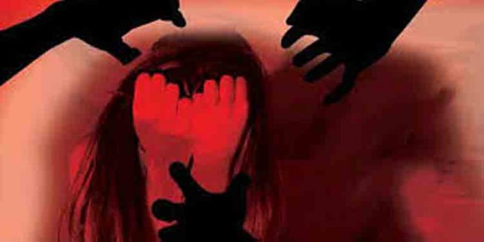ഉത്തര്പ്രദേശില് 17 പത്താംക്ലാസ് വിദ്യാര്ഥിനികളെ ഭക്ഷണത്തില് മയക്കുമരുന്ന് കലര്ത്തി മയക്കി പീഡീപ്പിച്ചതായി പരാതി ഉത്തര്പ്രദേശില് 17 പത്താംക്ലാസ് വിദ്യാര്ഥിനികളെ ഭക്ഷണത്തില് മയക്കുമരുന്ന് കലര്ത്തി മയക്കി പീഡീപ്പിച്ചതായി പരാതി