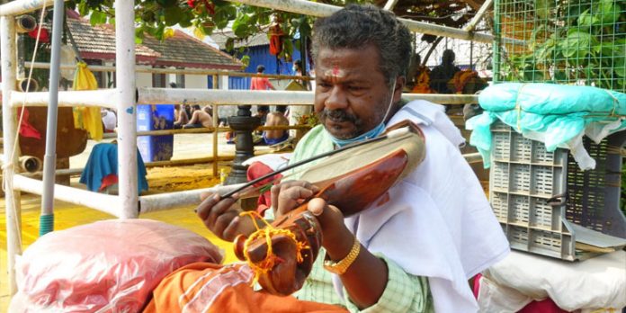 മാളികപ്പുറത്തെ സര്പ്പപാട്ട് മാളികപ്പുറത്തെ സര്പ്പപാട്ട്