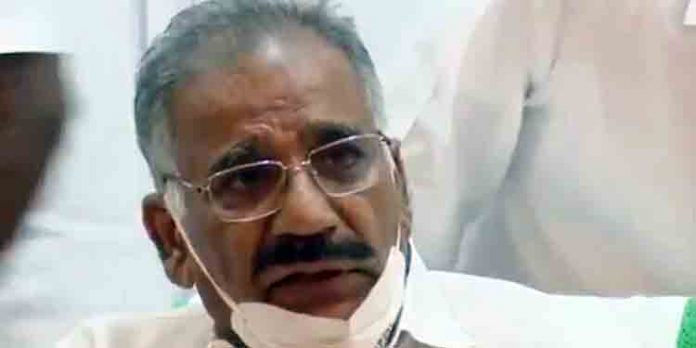 ഇത് ശശീന്ദ്രന്റെ വീഴ്ചയുടെ തുടക്കമോ? ; കേരള ഹൗസില് തെന്നിവീണ് വനംവകുപ്പുമന്ത്രി എ.കെ ശശീന്ദ്രന് പരിക്ക് ഇത് ശശീന്ദ്രന്റെ വീഴ്ചയുടെ തുടക്കമോ? ; കേരള ഹൗസില് തെന്നിവീണ് വനംവകുപ്പുമന്ത്രി എ.കെ ശശീന്ദ്രന് പരിക്ക്