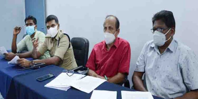 കനത്ത മഴ ചെയ്യുന്ന സാഹചര്യങ്ങളില് ഭക്തര്ക്ക് പമ്പയില് വിരിവെയ്ക്കാനുള്ള അനുമതി നല്കും കനത്ത മഴ ചെയ്യുന്ന സാഹചര്യങ്ങളില് ഭക്തര്ക്ക് പമ്പയില് വിരിവെയ്ക്കാനുള്ള അനുമതി നല്കും