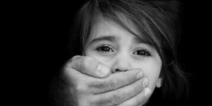 അശ്ലീല ദൃശ്യങ്ങൾ കാണിച്ച് മൂന്ന് വയസുകാരിയെ പീഡിപ്പിച്ച 13 വയസുകാരൻ പിടിയിൽ അശ്ലീല ദൃശ്യങ്ങൾ കാണിച്ച് മൂന്ന് വയസുകാരിയെ പീഡിപ്പിച്ച 13 വയസുകാരൻ പിടിയിൽ
