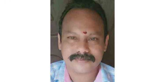 കാറിന്റെ ഡോര് തുറക്കുന്നതിനിടെ തട്ടി വീണ് പരിക്കേറ്റ ബൈക്ക് യാത്രികന് മരിച്ചു കാറിന്റെ ഡോര് തുറക്കുന്നതിനിടെ തട്ടി വീണ് പരിക്കേറ്റ ബൈക്ക് യാത്രികന് മരിച്ചു