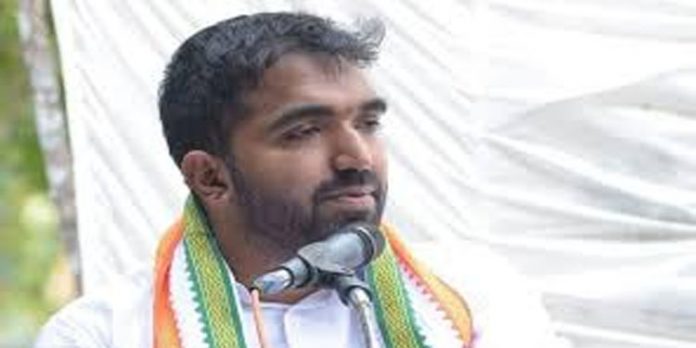 ഒമിക്രോണ് ഭീതിജനിപ്പിച്ച് ദേവാലയങ്ങളിലെ ശുശ്രൂഷകള് തടഞ്ഞ നയം ശരിയല്ലെന്ന് ചാണ്ടി ഉമ്മന് ഒമിക്രോണ് ഭീതിജനിപ്പിച്ച് ദേവാലയങ്ങളിലെ ശുശ്രൂഷകള് തടഞ്ഞ നയം ശരിയല്ലെന്ന് ചാണ്ടി ഉമ്മന്