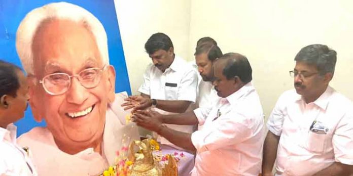 കെ.കരുണാകരന് അനുസ്മരണം നടത്തി കെ.കരുണാകരന് അനുസ്മരണം നടത്തി