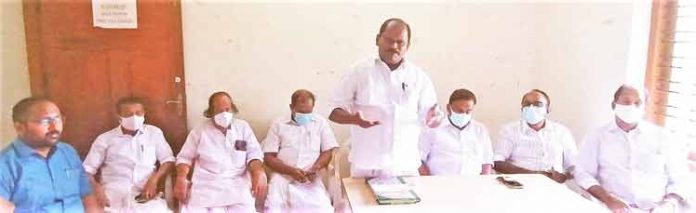 സഹകരണ മേഖലയില് ജനാധിപത്യ ധ്വംസനം : പ്രൊഫ.സതീഷ് കൊച്ചുപറമ്പില് സഹകരണ മേഖലയില് ജനാധിപത്യ ധ്വംസനം : പ്രൊഫ.സതീഷ് കൊച്ചുപറമ്പില്