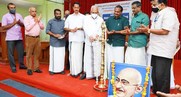 ഖാദി മേഖലയില് കാലാനുസൃതമായ മാറ്റം വരുത്തും : പി.ജയരാജന് ഖാദി മേഖലയില് കാലാനുസൃതമായ മാറ്റം വരുത്തും : പി.ജയരാജന്