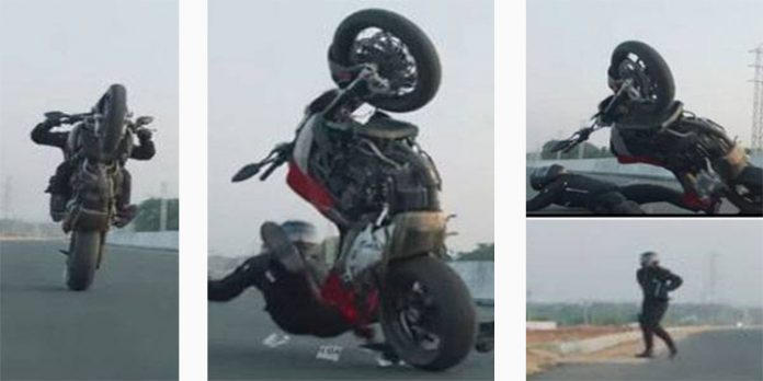 ഡ്യൂപ്പില്ലാതെ ബൈക്ക് സ്റ്റണ്ട് ചെയ്ത് തെറിച്ച് വീണ് അജിത് ; തരംഗമായി വീഡിയോ ഡ്യൂപ്പില്ലാതെ ബൈക്ക് സ്റ്റണ്ട് ചെയ്ത് തെറിച്ച് വീണ് അജിത് ; തരംഗമായി വീഡിയോ