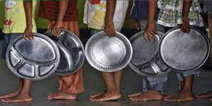 ഉയര്ന്ന ജാതിയിലുള്ള സ്ത്രീ തയ്യാറാക്കിയ ഉച്ച ഭക്ഷണം കഴിക്കാന് വിസമ്മതിച്ച് സ്കൂള് കുട്ടികള് ഉയര്ന്ന ജാതിയിലുള്ള സ്ത്രീ തയ്യാറാക്കിയ ഉച്ച ഭക്ഷണം കഴിക്കാന് വിസമ്മതിച്ച് സ്കൂള് കുട്ടികള്