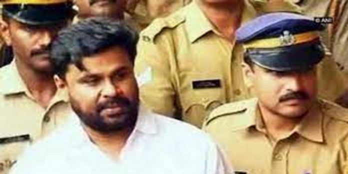 നടിയെ ആക്രമിച്ച കേസ് ; വിചാരണ നിർത്തിവെക്കണമെന്ന ഹർജി ഇന്ന് ഹൈക്കോടതിയിൽ നടിയെ ആക്രമിച്ച കേസ് ; വിചാരണ നിർത്തിവെക്കണമെന്ന ഹർജി ഇന്ന് ഹൈക്കോടതിയിൽ