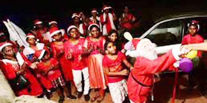 കരോള് സംഘങ്ങളില് പരമാവധി 20 പേര് ; ജില്ലാ കളക്ടര് കരോള് സംഘങ്ങളില് പരമാവധി 20 പേര് ; ജില്ലാ കളക്ടര്