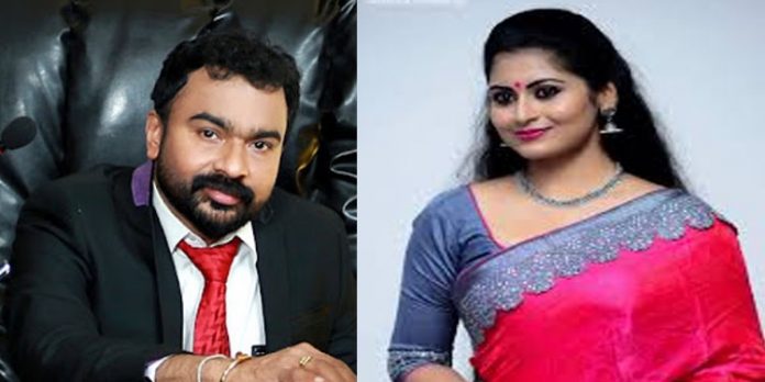 മോന്സണ് മാവുങ്കല് കേസ് ; നടി ശ്രുതി ലക്ഷ്മിയെ ഇ.ഡി ചോദ്യം ചെയ്യുന്നു മോന്സണ് മാവുങ്കല് കേസ് ; നടി ശ്രുതി ലക്ഷ്മിയെ ഇ.ഡി ചോദ്യം ചെയ്യുന്നു