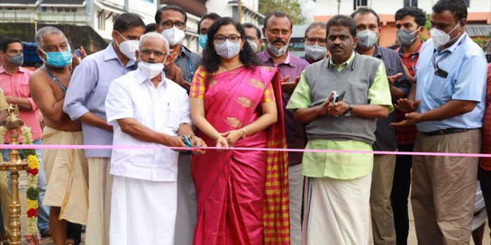 ഞുണങ്ങാര് താല്ക്കാലിക പാലം തുറന്നു ; സമയബന്ധിതമായി നിര്മാണം പൂര്ത്തിയാക്കി ഞുണങ്ങാര് താല്ക്കാലിക പാലം തുറന്നു ; സമയബന്ധിതമായി നിര്മാണം പൂര്ത്തിയാക്കി