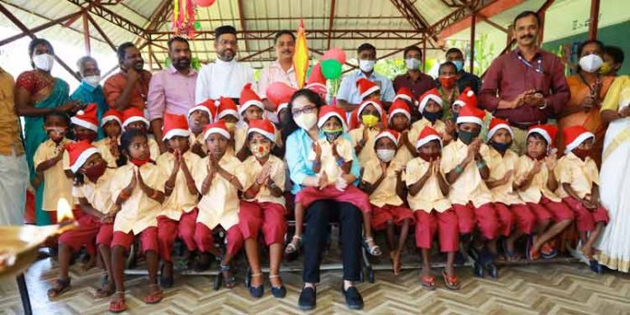 ഇന്ത്യയില് ആദ്യമായി ട്രൈബല് സ്കൂളില് ജെന്ഡര് ന്യൂട്രല് യൂണിഫോം വിതരണം ചെയ്ത് അട്ടത്തോട് ഗവ.ട്രൈബല് എല്പി സ്കൂള് ഇന്ത്യയില് ആദ്യമായി ട്രൈബല് സ്കൂളില് ജെന്ഡര് ന്യൂട്രല് യൂണിഫോം വിതരണം ചെയ്ത് അട്ടത്തോട് ഗവ.ട്രൈബല് എല്പി സ്കൂള്