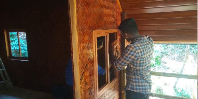 അടവിയിലെ മുളംകുടിലുകള് അവസാന ഘട്ട മിനുക്ക് പണികളില് അടവിയിലെ മുളംകുടിലുകള് അവസാന ഘട്ട മിനുക്ക് പണികളില്