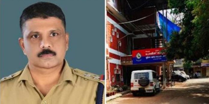 നാദാപുരത്ത് എസ്ഐ കുഴഞ്ഞുവീണ് മരിച്ചു നാദാപുരത്ത് എസ്ഐ കുഴഞ്ഞുവീണ് മരിച്ചു