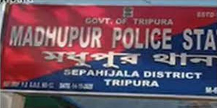 അവധി അനുവദിച്ചില്ല ; മേലുദ്യോഗസ്ഥരെ ജവാന് വെടിവെച്ച് കൊലപ്പെടുത്തി അവധി അനുവദിച്ചില്ല ; മേലുദ്യോഗസ്ഥരെ ജവാന് വെടിവെച്ച് കൊലപ്പെടുത്തി