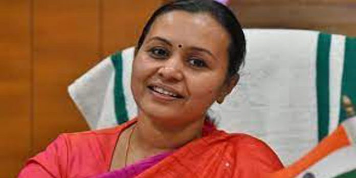 വിവാദ സർക്കുലർ പിൻവലിക്കില്ലെന്ന് ആരോഗ്യമന്ത്രി ; രാഷ്ട്രീയ ആരോപണങ്ങൾക്ക് മറുപടി പറയില്ല വിവാദ സർക്കുലർ പിൻവലിക്കില്ലെന്ന് ആരോഗ്യമന്ത്രി ; രാഷ്ട്രീയ ആരോപണങ്ങൾക്ക് മറുപടി പറയില്ല