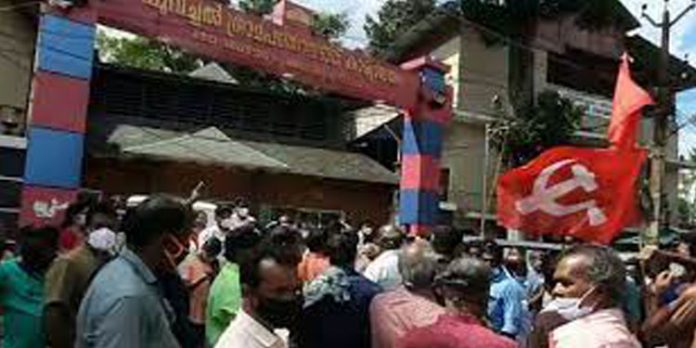 പൂവച്ചൽ പഞ്ചായത്തിൽ കോൺഗ്രസിനെ ബിജെപി പിന്തുണച്ചു ; ഇടതു മുന്നണി വീണു പൂവച്ചൽ പഞ്ചായത്തിൽ കോൺഗ്രസിനെ ബിജെപി പിന്തുണച്ചു ; ഇടതു മുന്നണി വീണു