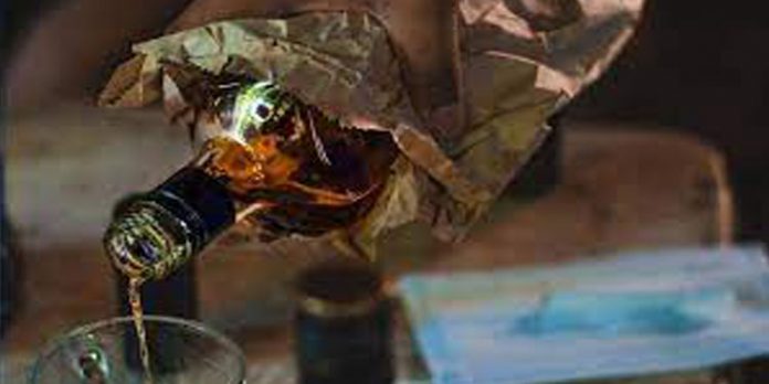സ്കൂളില് മദ്യപിച്ച് നൃത്തം ചെയ്ത വിദ്യാര്ത്ഥികളെ പുറത്താക്കി സ്കൂളില് മദ്യപിച്ച് നൃത്തം ചെയ്ത വിദ്യാര്ത്ഥികളെ പുറത്താക്കി