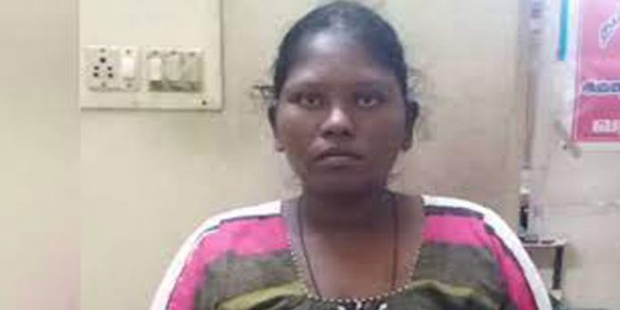 പ്രസവിച്ചയുടൽ കുഞ്ഞിനെ ഫ്ലഷ് ടാങ്കില് കുത്തിനിറച്ച് കൊന്നു ; 23കാരി അറസ്റ്റിൽ പ്രസവിച്ചയുടൽ കുഞ്ഞിനെ ഫ്ലഷ് ടാങ്കില് കുത്തിനിറച്ച് കൊന്നു ; 23കാരി അറസ്റ്റിൽ