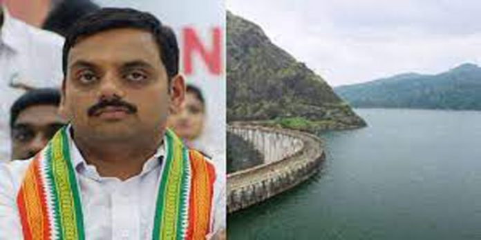 മുന്നറിയിപ്പില്ലാതെ മുല്ലപ്പെരിയാര് ഡാം തുറന്നു ; സര്ക്കാരിന്റെ സമീപനം ശരിയല്ലെന്ന് ഡീന് കുര്യാക്കോസ് എംപി മുന്നറിയിപ്പില്ലാതെ മുല്ലപ്പെരിയാര് ഡാം തുറന്നു ; സര്ക്കാരിന്റെ സമീപനം ശരിയല്ലെന്ന് ഡീന് കുര്യാക്കോസ് എംപി