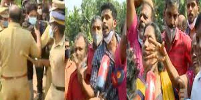 സന്ദീപ് വധക്കേസില് തെളിവെടുപ്പ് ; പ്രതിഷേധം – പ്രതികളുമായി പോലീസ് വേഗത്തില് മടങ്ങി സന്ദീപ് വധക്കേസില് തെളിവെടുപ്പ് ; പ്രതിഷേധം – പ്രതികളുമായി പോലീസ് വേഗത്തില് മടങ്ങി