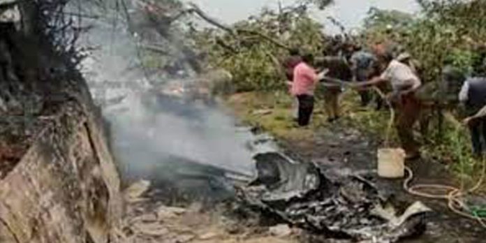 തമിഴ്നാട്ടിൽ സൈനിക ഹെലികോപ്ടർ തകർന്ന് വീണു ; ഹെലികോപ്ടറിൽ ബിപിൻ റാവത്തും തമിഴ്നാട്ടിൽ സൈനിക ഹെലികോപ്ടർ തകർന്ന് വീണു ; ഹെലികോപ്ടറിൽ ബിപിൻ റാവത്തും