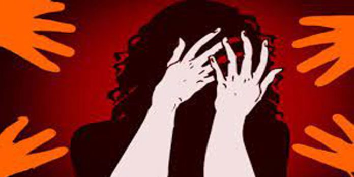 നാല് വിദ്യാര്ഥിനികളെ കൂട്ടബലാത്സംഗം ചെയ്തു ; പ്രഥമാധ്യാപകനടക്കം ഒന്പത് അധ്യാപകര്ക്കുമെതിരെ കേസ് നാല് വിദ്യാര്ഥിനികളെ കൂട്ടബലാത്സംഗം ചെയ്തു ; പ്രഥമാധ്യാപകനടക്കം ഒന്പത് അധ്യാപകര്ക്കുമെതിരെ കേസ്
