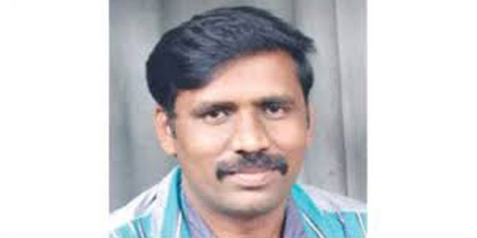 കര്ണാടകയില് ബി.ജെ.പി. പ്രവര്ത്തകനെ വെട്ടിക്കൊന്നു ; ആക്രമണം ബൈക്ക് തടഞ്ഞു നിര്ത്തിയ ശേഷം കര്ണാടകയില് ബി.ജെ.പി. പ്രവര്ത്തകനെ വെട്ടിക്കൊന്നു ; ആക്രമണം ബൈക്ക് തടഞ്ഞു നിര്ത്തിയ ശേഷം