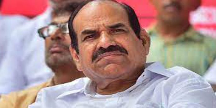സംസ്ഥാനഭരണം ലഭിച്ചതുകൊണ്ട് ഇനി അഹങ്കരിച്ചുകളയാം എന്നുകരുതരുത് ; പാർട്ടി അംഗങ്ങൾക്ക് വീണ്ടും മുന്നറിയിപ്പുമായി കോടിയേരി ബാലകൃഷ്ണൻ സംസ്ഥാനഭരണം ലഭിച്ചതുകൊണ്ട് ഇനി അഹങ്കരിച്ചുകളയാം എന്നുകരുതരുത് ; പാർട്ടി അംഗങ്ങൾക്ക് വീണ്ടും മുന്നറിയിപ്പുമായി കോടിയേരി ബാലകൃഷ്ണൻ