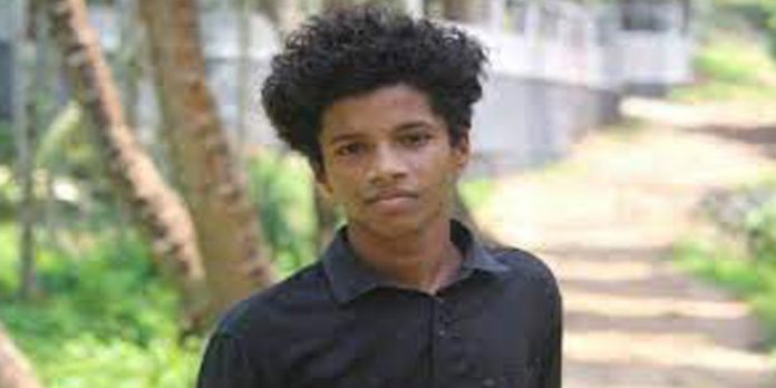 സ്വകാര്യ ബസ് തലയിലൂടെ കയറി ഇറങ്ങി ; മലപ്പുറത്ത് പ്ലസ് ടൂ വിദ്യാര്ഥിക്ക് ദാരുണാന്ത്യം സ്വകാര്യ ബസ് തലയിലൂടെ കയറി ഇറങ്ങി ; മലപ്പുറത്ത് പ്ലസ് ടൂ വിദ്യാര്ഥിക്ക് ദാരുണാന്ത്യം