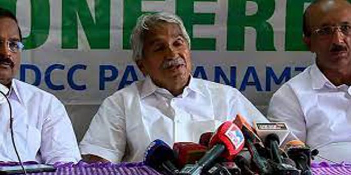 ഗവര്ണറുടെ കത്ത് ; മുഖ്യമന്ത്രി നിലപാട് വ്യക്തമാക്കണമെന്ന് ഉമ്മന് ചാണ്ടി ഗവര്ണറുടെ കത്ത് ; മുഖ്യമന്ത്രി നിലപാട് വ്യക്തമാക്കണമെന്ന് ഉമ്മന് ചാണ്ടി