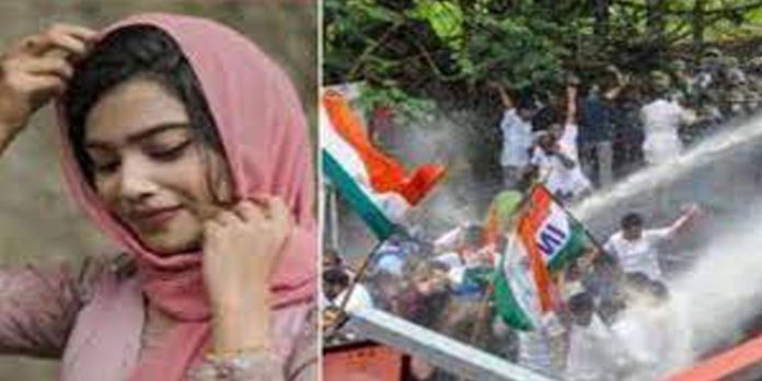 മൊഫിയ കേസ് ; പ്രതിഷേധിച്ച കോൺഗ്രസ് നേതാക്കൾക്ക് തീവ്രവാദ ബന്ധമെന്ന് പോലീസ് പരാമർശത്തിൽ പ്രതിഷേധിച്ച് കോൺഗ്രസ് മൊഫിയ കേസ് ; പ്രതിഷേധിച്ച കോൺഗ്രസ് നേതാക്കൾക്ക് തീവ്രവാദ ബന്ധമെന്ന് പോലീസ് പരാമർശത്തിൽ പ്രതിഷേധിച്ച് കോൺഗ്രസ്