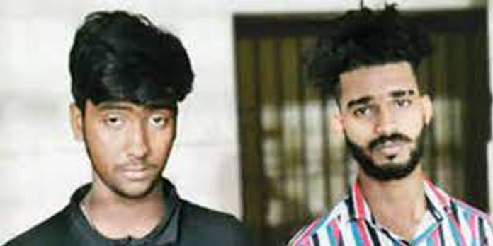 മോഷ്ടിച്ച ബുള്ളറ്റുമായി ബാറിലെത്തി ; പ്രതികളെ പോലീസ് ഓടിച്ചിട്ട് പിടിച്ചു മോഷ്ടിച്ച ബുള്ളറ്റുമായി ബാറിലെത്തി ; പ്രതികളെ പോലീസ് ഓടിച്ചിട്ട് പിടിച്ചു