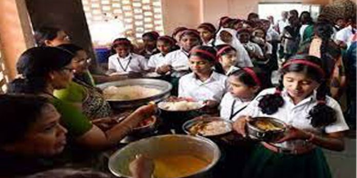 സാമ്പത്തിക പ്രതിസന്ധി ; സർക്കാർ സ്കൂളിൽ പാൽ ഒരു ദിവസം മാത്രം സാമ്പത്തിക പ്രതിസന്ധി ; സർക്കാർ സ്കൂളിൽ പാൽ ഒരു ദിവസം മാത്രം
