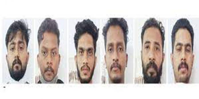 കണ്ണൂരിലെ റിസോര്ട്ടില് അതിക്രമം ; പോലീസിനെ മുറിയില് പൂട്ടിയിട്ട് ആക്രമിച്ചു ; സൈനികരടക്കം പിടിയില് കണ്ണൂരിലെ റിസോര്ട്ടില് അതിക്രമം ; പോലീസിനെ മുറിയില് പൂട്ടിയിട്ട് ആക്രമിച്ചു ; സൈനികരടക്കം പിടിയില്
