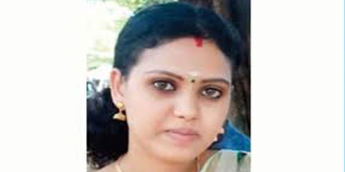 രണ്ടരവയസ്സുകാരനെ കെട്ടിത്തൂക്കി അമ്മ തൂങ്ങിമരിച്ചു ; മകനെ പോലീസുദ്യോഗസ്ഥന് രക്ഷപ്പെടുത്തി രണ്ടരവയസ്സുകാരനെ കെട്ടിത്തൂക്കി അമ്മ തൂങ്ങിമരിച്ചു ; മകനെ പോലീസുദ്യോഗസ്ഥന് രക്ഷപ്പെടുത്തി