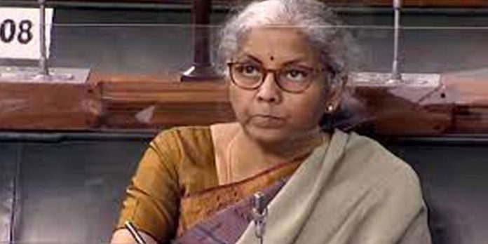 മൂന്നു വര്ഷം ; ഇന്ധന നികുതിയായി കേന്ദ്ര സര്ക്കാരിലേക്ക് എത്തിയത് എട്ട് ലക്ഷം കോടി മൂന്നു വര്ഷം ; ഇന്ധന നികുതിയായി കേന്ദ്ര സര്ക്കാരിലേക്ക് എത്തിയത് എട്ട് ലക്ഷം കോടി